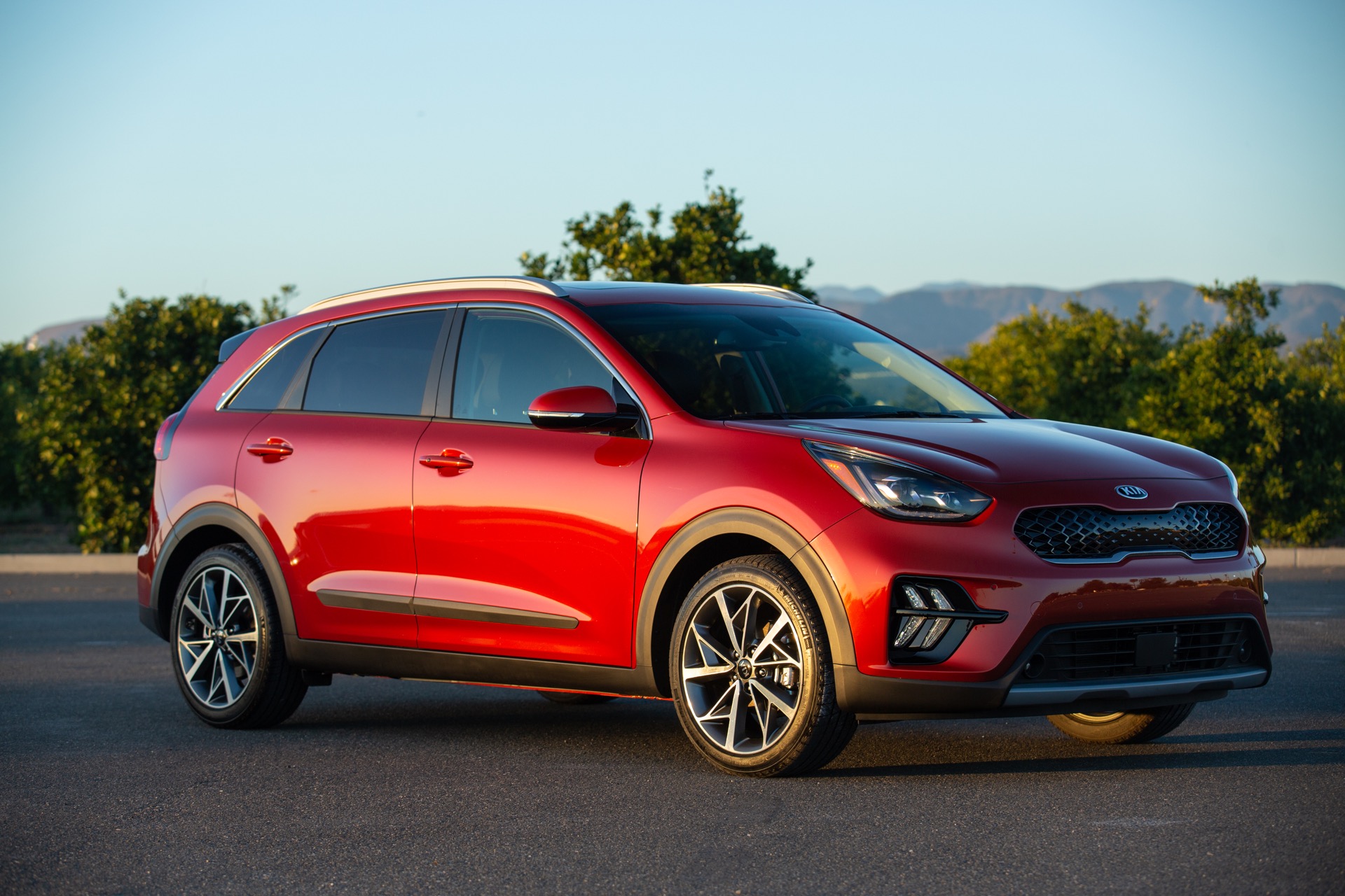 2021 Kia Niro hybrid gets modest price bump to 25,865, plugin hybrid