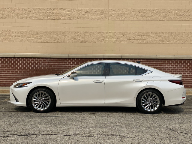 First drive: 2022 Lexus ES 350 settles into middle life-cycle age