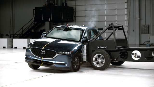 2021 Mazda CX-5 in IIHS side-crash test 2021 Mazda CX-5 in IIHS side-crash test