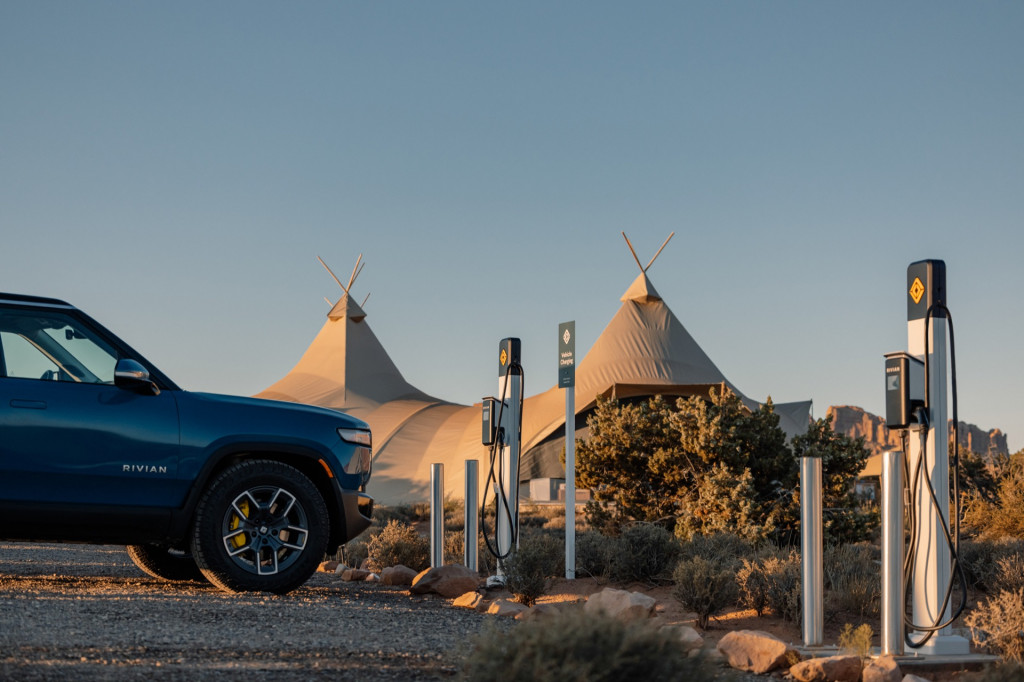 Under Canvas carbon-conscious camp with Rivian Waypoint chargers - Moab Under Canvas carbon-conscious camp with Rivian Waypoint chargers - Moab