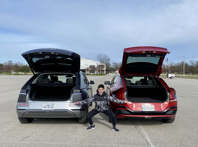Kia EV6 GT-Line, red, and Hyundai Ioniq 5 Limited Kia EV6 GT-Line, red, and Hyundai Ioniq 5 Limited