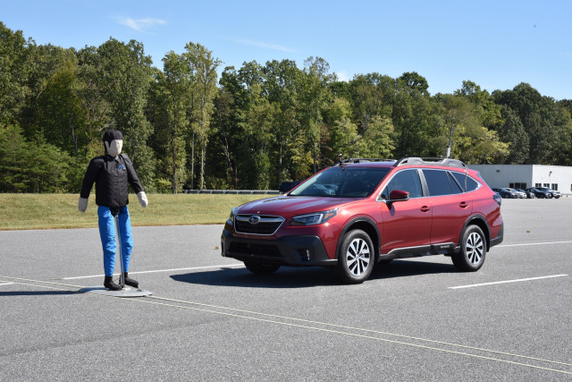 IIHS Top Safety Pick testing IIHS Top Safety Pick testing
