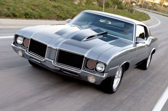 a gray 1972 oldsmobile cutlass supreme