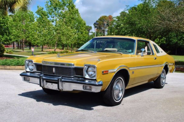 a yellow 1976 dodge aspen