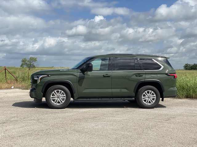 2023 Toyota Sequoia SR5 2023 Toyota Sequoia SR5
