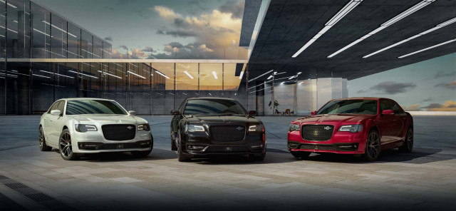The 2023 Chrysler 300C will only come in three colors: Gloss Black, Velvet Red, and Bright White The 2023 Chrysler 300C will only come in three colors: Gloss Black, Velvet Red, and Bright White