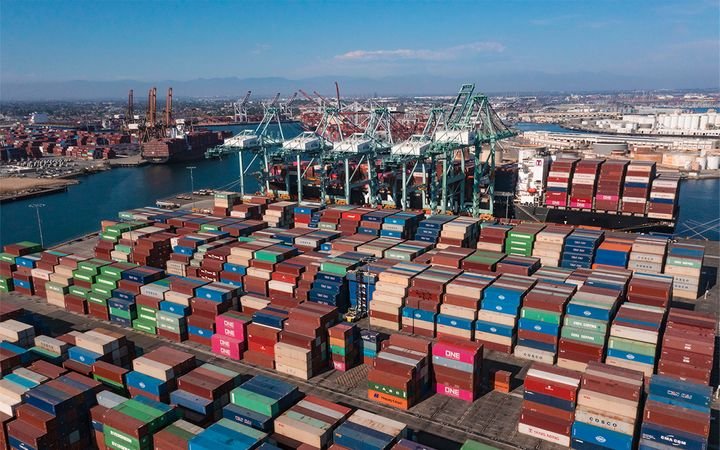 Automakers have shifted to selling vehicles with better profit margins in the U.S. as supply chain shortages and shipping concerns dampen production. - IMAGE: Getty Images/Jorge Villalba