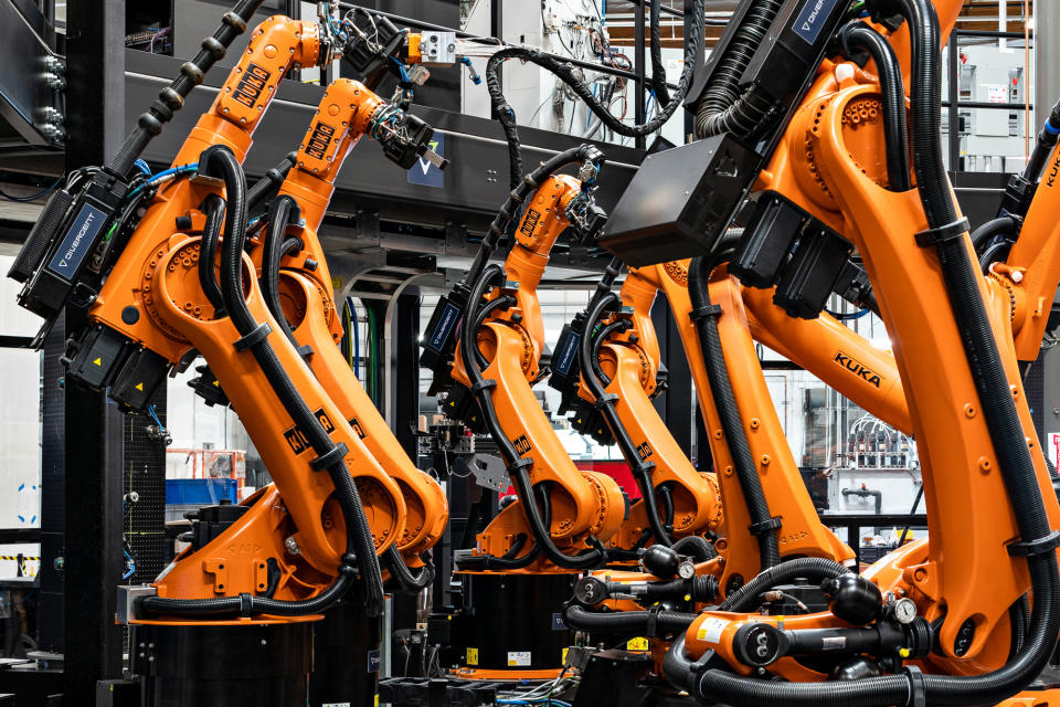 Czinger / Divergent robot assemblers