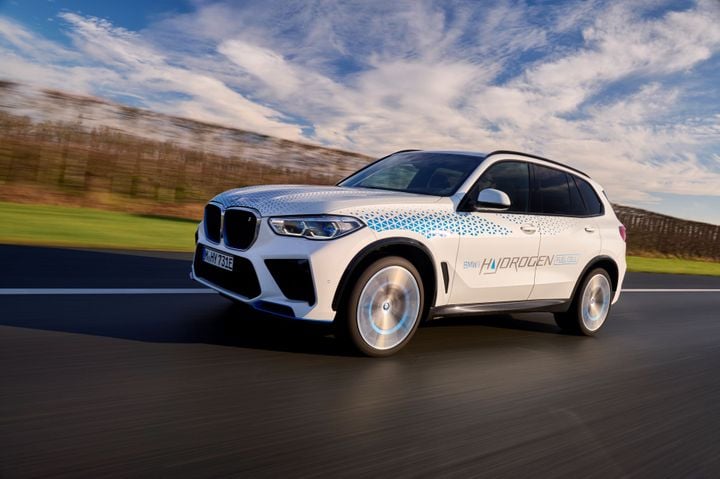 BMW says hydrogen makes for fast refueling and that the iX5 has a 313-mile range. - IMAGE: BMW Group