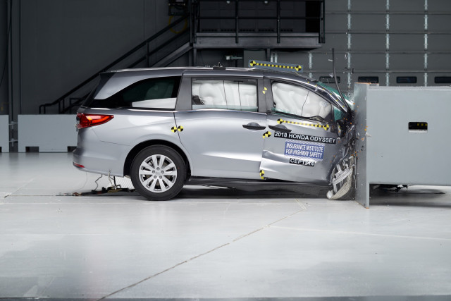 2023 Honda Odyssey in the IIHS front overlap test