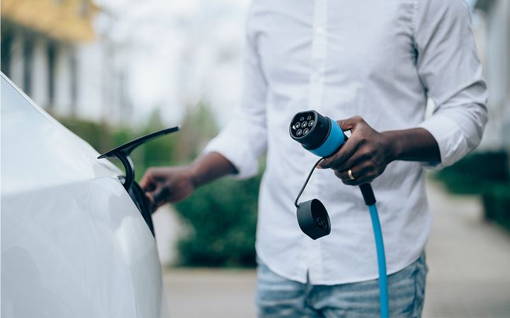As of January 1, consumers can lease electric vehicles and qualify for up to $7,500 in commercial clean vehicle tax credits. - IMAGE: GettyImages/martin-dm