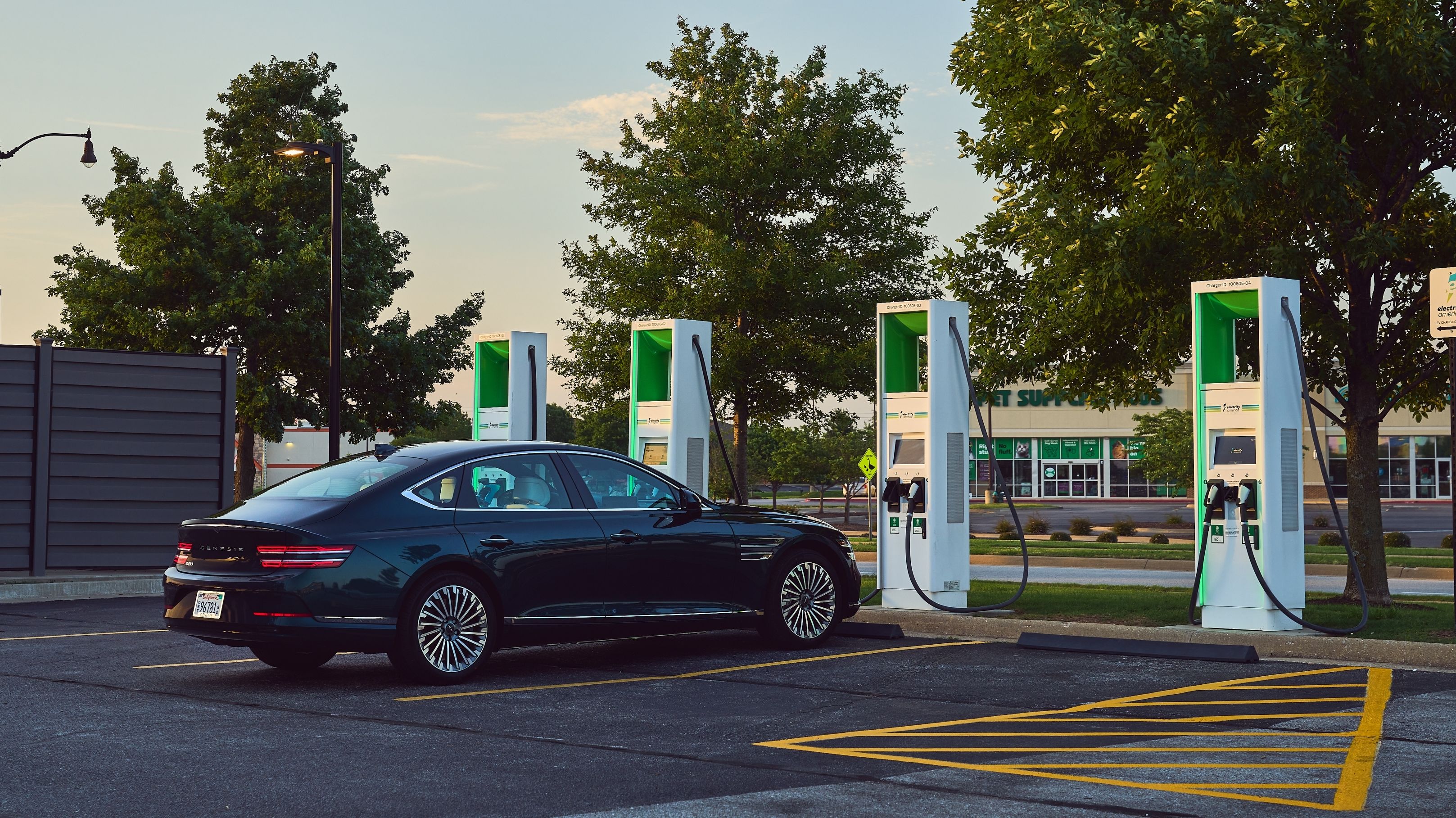 2023 genesis electrified g80