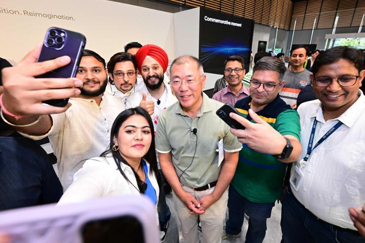 Hyundai Motor Group Executive Chair Chung Euisun, third from right, poses with a group of the carmaker's employees in Delhi, India, after holding a town hall meeting at the group's office in this photo taken in May. Courtesy of Hyundai Motor Group