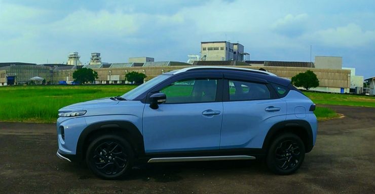 suzuki fronx hybrid with adas side suzuki fronx hybrid with adas side